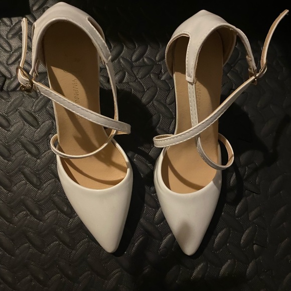 Cute white heels - Picture 1 of 4